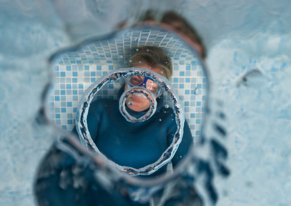 Georgina-Miller-freediving-pool-daan-verhoeven-photography
