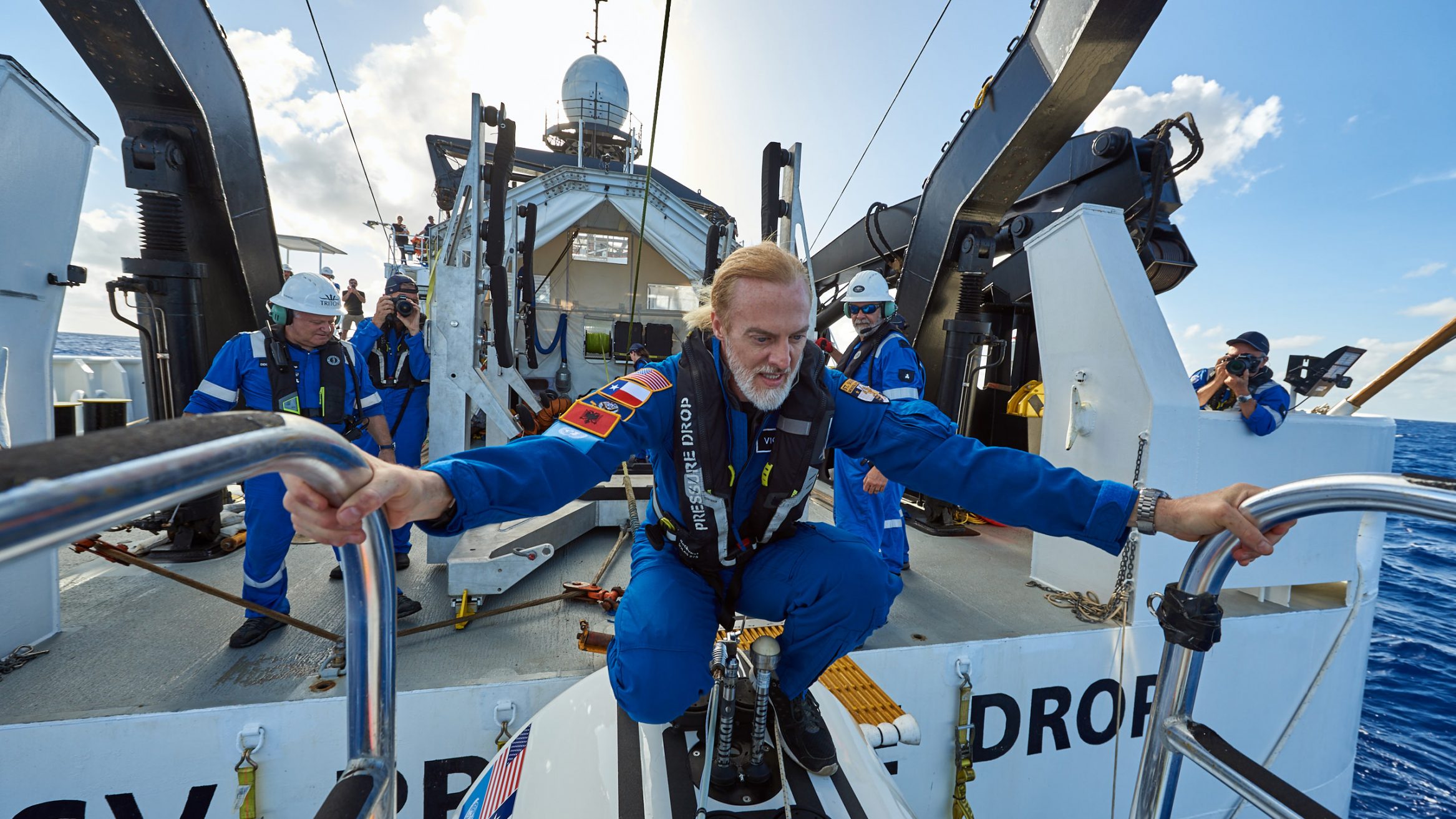 deepest-submarine-dive-reveals-plastic-debris-at-the-ocean-floor