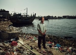 Tom Barnes Indonesia beach plastic